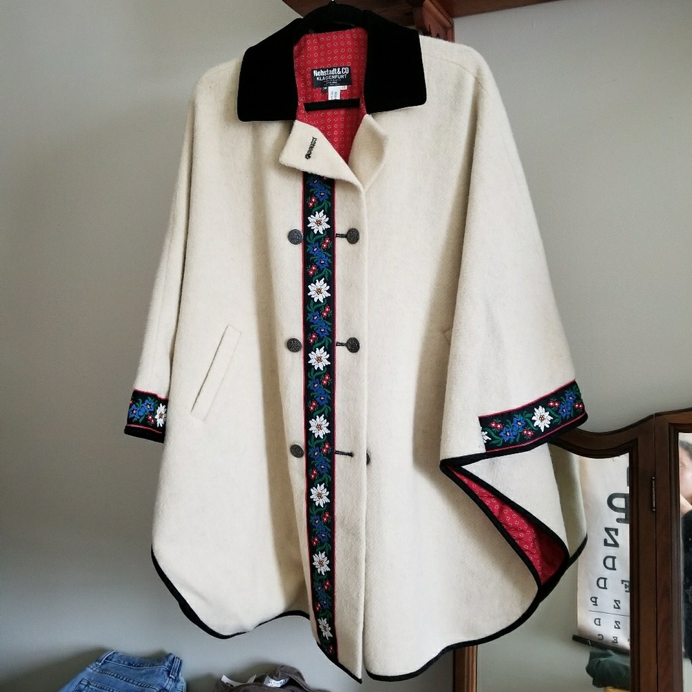 Vintage - Beautiful Wool Poncho - Picture 4 of 8